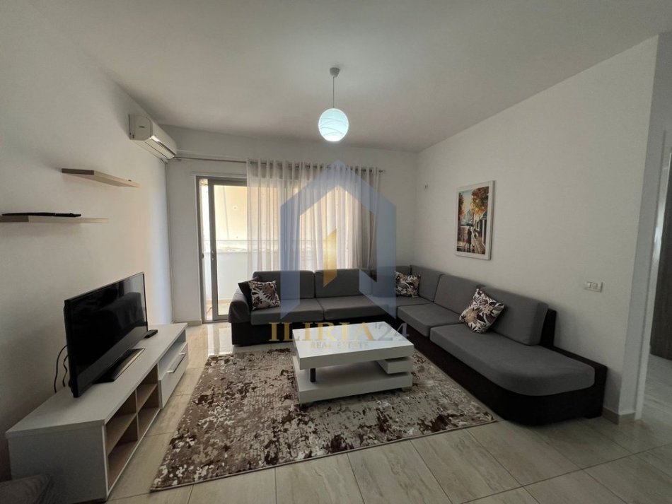 Tirane, jepet me qera apartament 2+1+Ballkon Kati 2, 88 m² 700 € (Komuna e Parisit)
