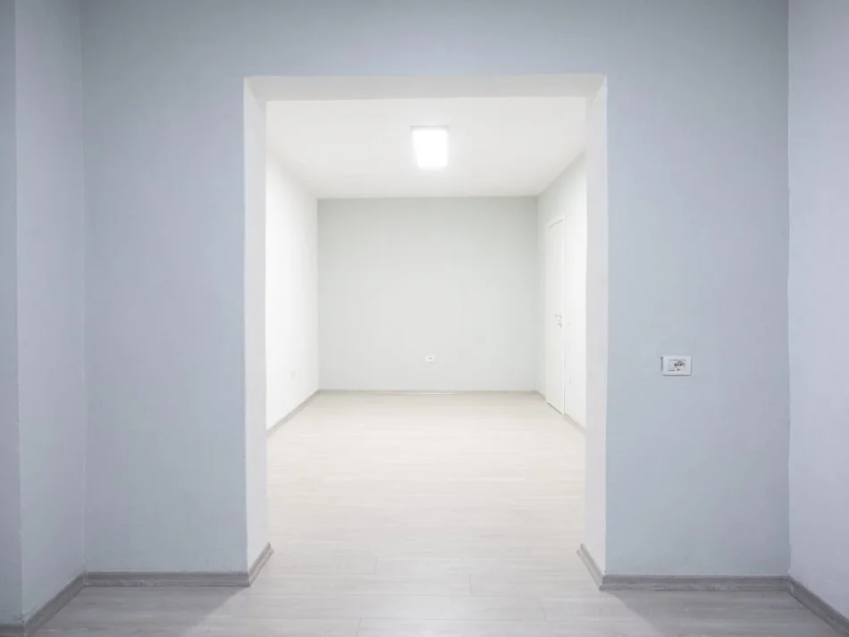 Tirane, jepet me qera zyre Kati 4, 95 m² 1.100 € (Sheshi Wilson)