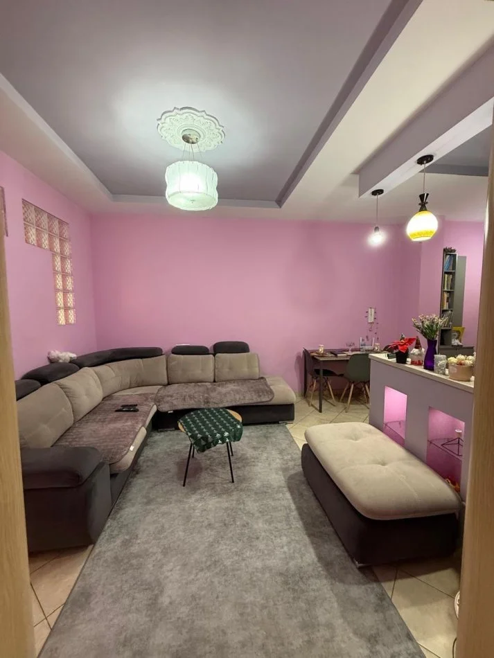 Tirane, jepet me qera apartament 2+1 , 96 m² 500 €