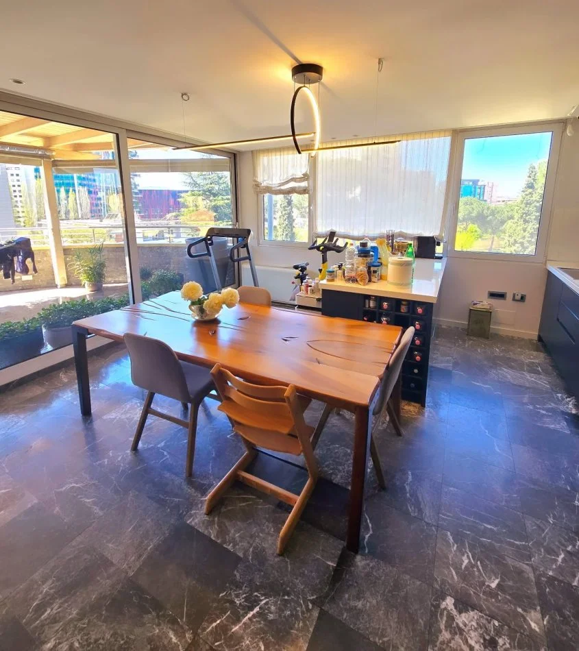 Tirane, shitet apartament 2+1 , 200 m² 449.000 € 