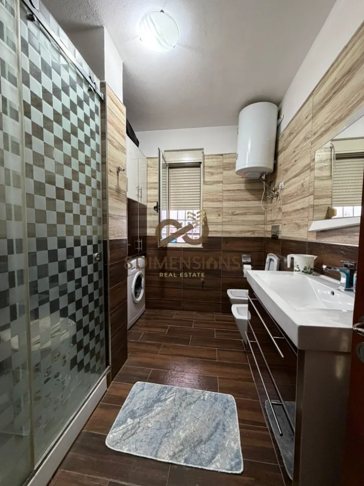 Tirane, shitet apartament 3+1+Ballkon Kati 5, 153 m² 285.000 € (fresk)