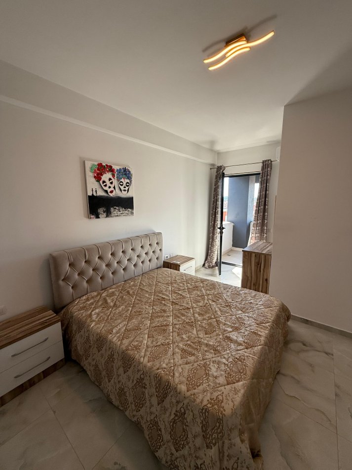Tirane, jepet me qera apartament 2+1 Kati 8, 114 m² 650 € (Unaza e Re)