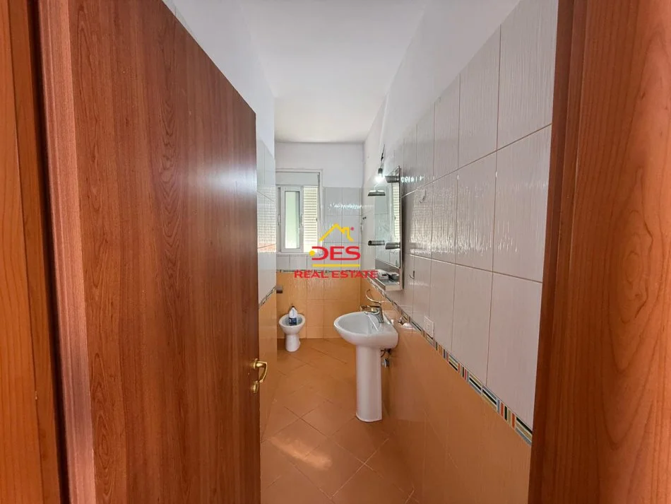 Vlore, shitet apartament 2+1+Ballkon Kati 3, 96 m² 110.000 € (Rruga gjergj Kastrioti)