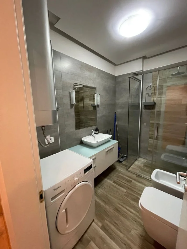 Tirane, jepet me qera apartament 2+1+Aneks+Ballkon Kati 7, 110 m² 1.400 € (Kompleksi Delijorgji)