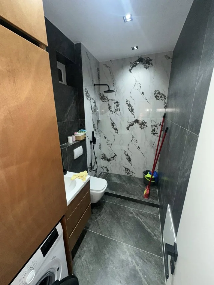 Durres, jepet me qera 2+1+Ballkon Kati 5, 75 m² 400 € (Qera 2+1 me ballkon Pelikani Plazh • 400€ neto +355 069 20 39 456)