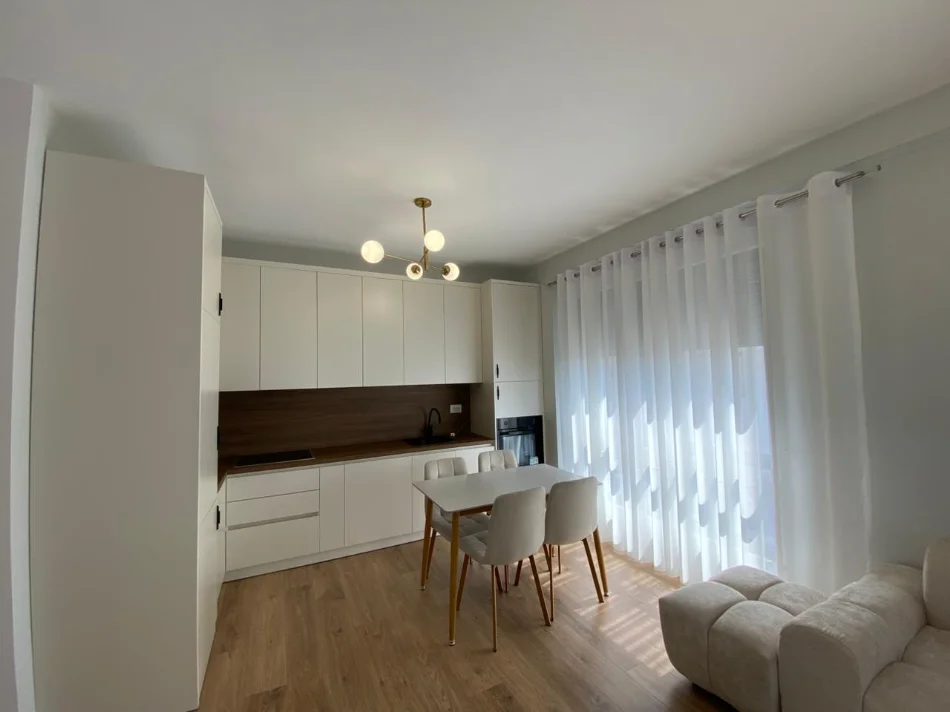 Tirane, jepet me qera apartament 2+1 Kati 2, 100 m² 820 € (GREEN HARMONY)