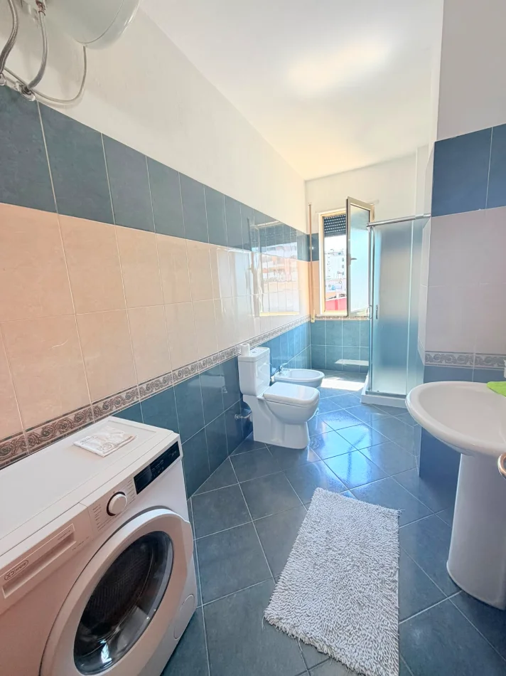 Durres, jepet me qera 3+1+Ballkon Kati 3, 160 m² 600 € (Rruga Egnatia,Durres)