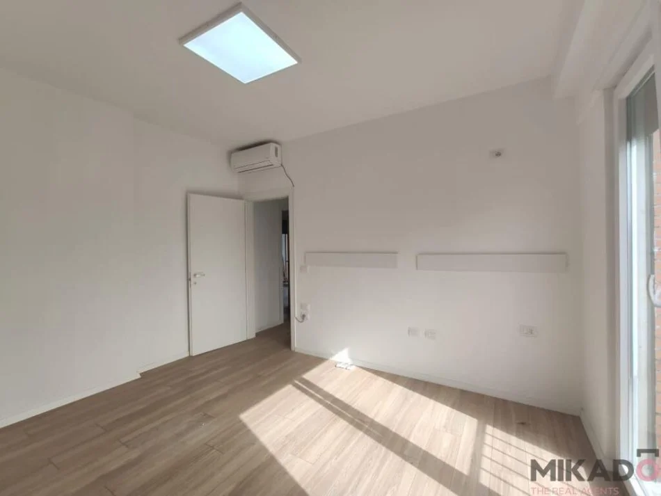 Jepet me Qira Ambient per Zyra tek Rruga Forsina Plaku, prane 21 Dhjetorit!