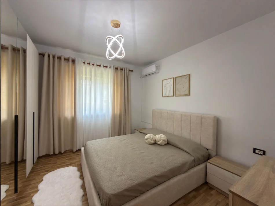 Tirane, jepet me qera apartament 1+1 Kati 3, 70 m² 450 € (Allias)