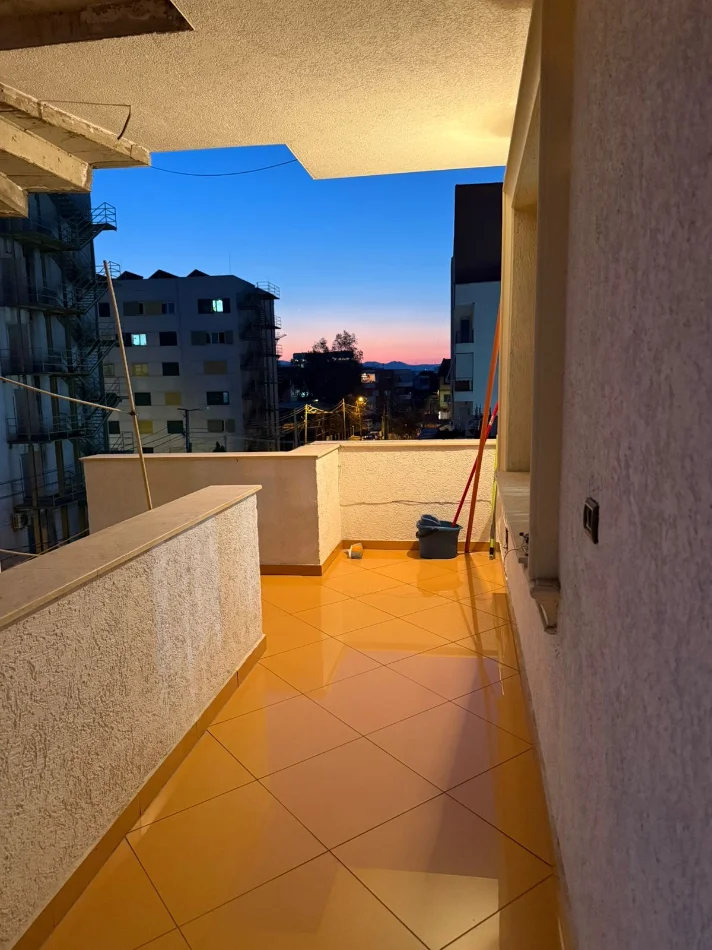 Tirane, jepet me qera apartament 1+1 Kati 3, 70 m² 450 Lek (Inxh e Ndertimit prane Konvikteve)