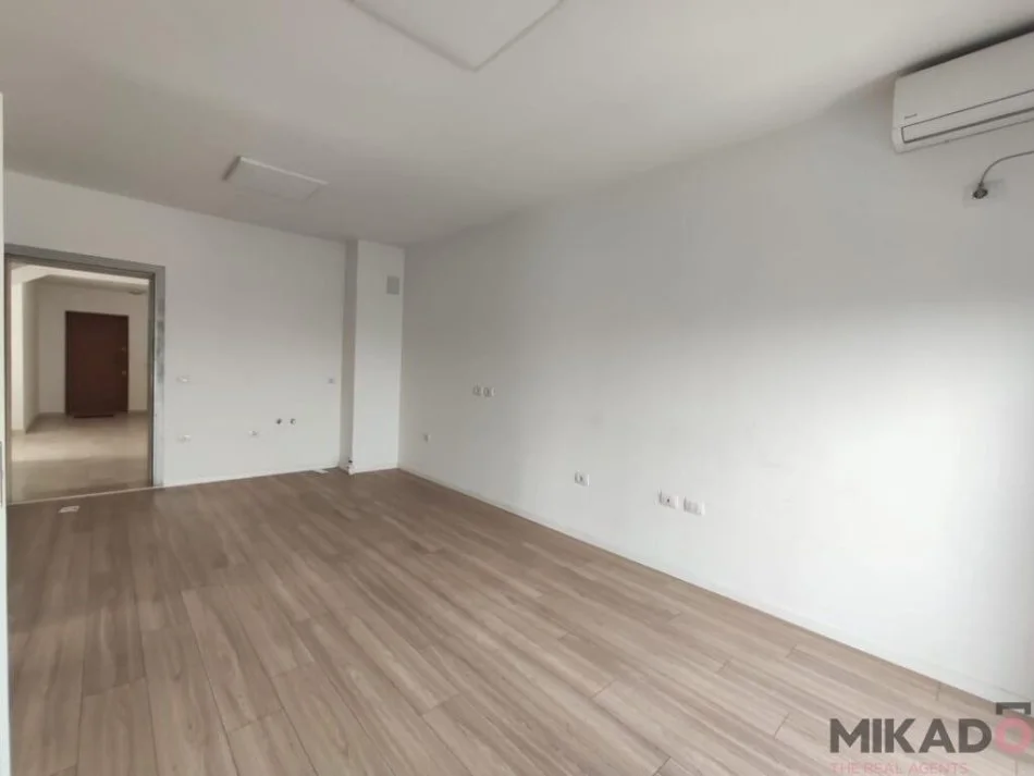 Jepet me Qira Ambient per Zyra tek Rruga Forsina Plaku, prane 21 Dhjetorit!