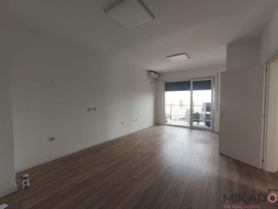 Jepet me Qira Ambient per Zyra tek Rruga Forsina Plaku, prane 21 Dhjetorit!