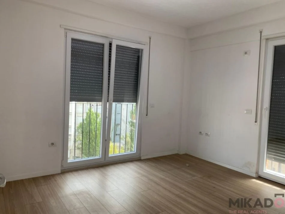 Jepet me Qira Ambient per Zyra tek Rruga Forsina Plaku, prane 21 Dhjetorit!