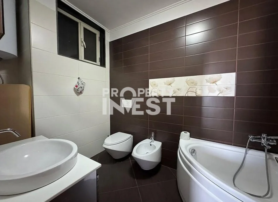 Tirane, jepet me qera apartament 2+1+Ballkon Kati 7, 145 m² 1.700 € (Rruga e Elbasanit)