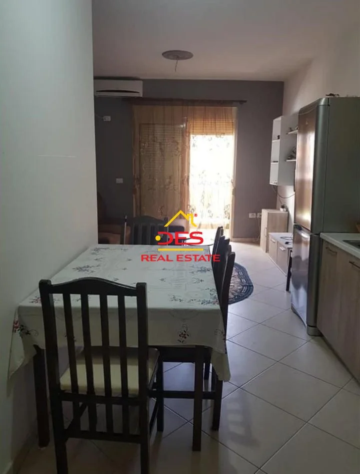 Vlore, shitet apartament 1+1+Ballkon Kati 2, 52 m² 120.000 € (Rruga Murat Tërbaçi)
