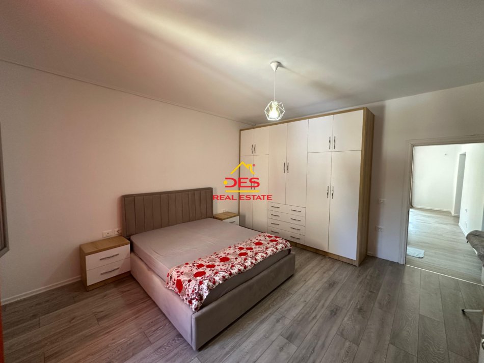 Vlore, jepet me qera apartament 2+1+Ballkon Kati 3, 100 m² 500 € (Rruga Gjergj Kastrioti)
