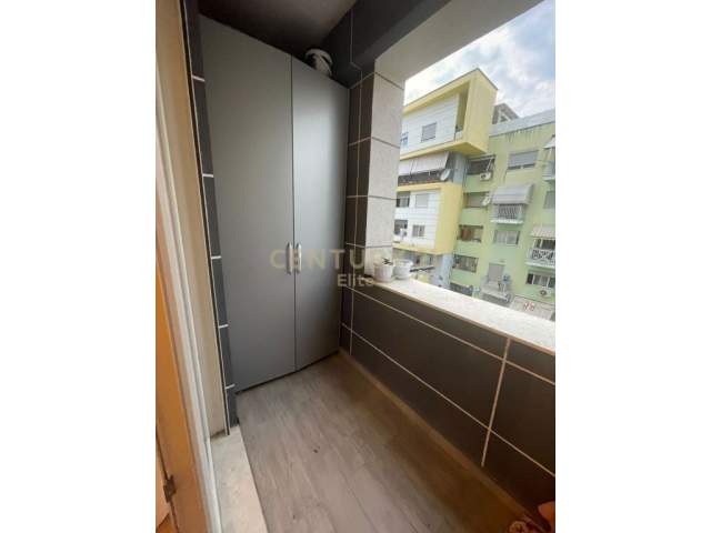 Shitet ap.2+1+2 me mobilim bashkekohor te Kompleksi Star, 110 m² 140.000 Euro (Rruga Frosina Plaku)
