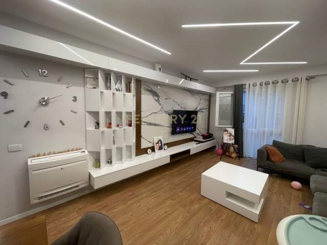 Shitet ap.2+1+2 me mobilim bashkekohor te Kompleksi Star, 110 m² 140.000 Euro (Rruga Frosina Plaku)