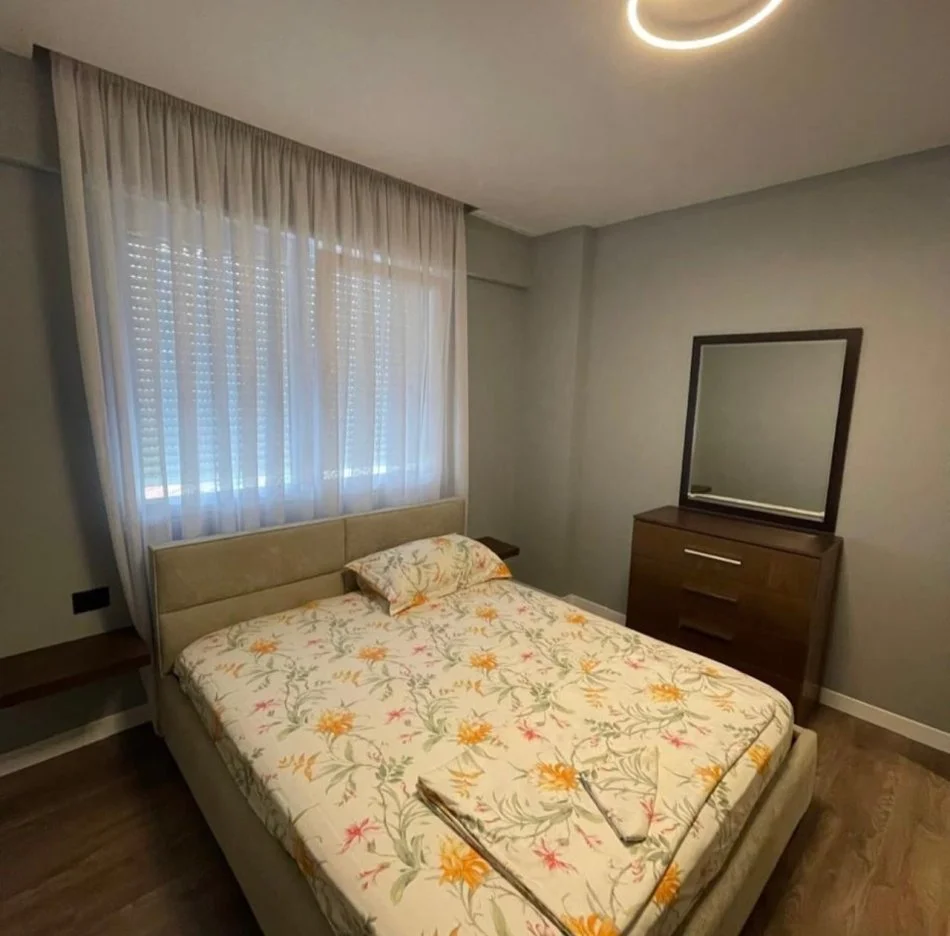 Tirane, jepet me qera apartament 1+1 Kati 8, 70 m² 600 € 