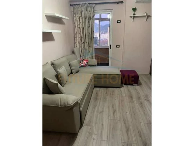 Tirane, jepet me qera apartament Kati 10, 57 m² 350 Euro (OXHAKU)