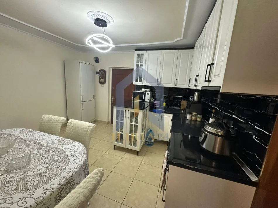 Tirane, shitet apartament 2+1+Ballkon Kati 4, 55 m² 100.000 € (Apartament 2+1 per shitje ne Allias)