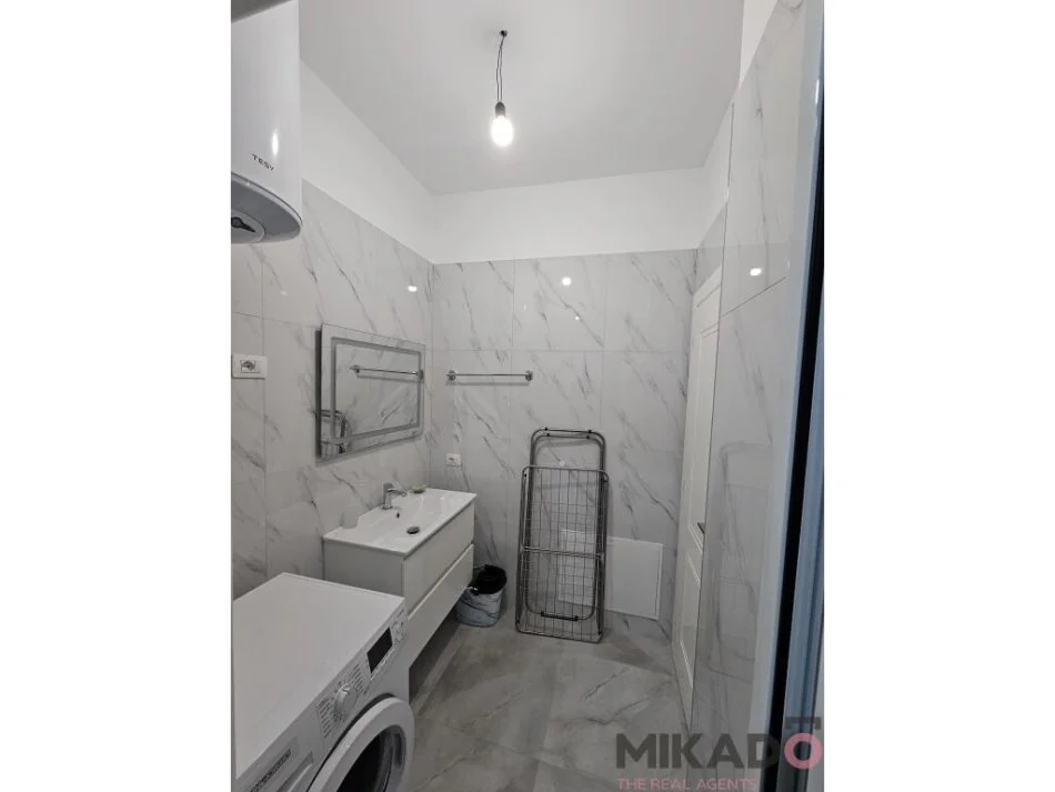 Jepet me Qira kati i 2 i Viles tek rrruga e Vilave ne Lunder!