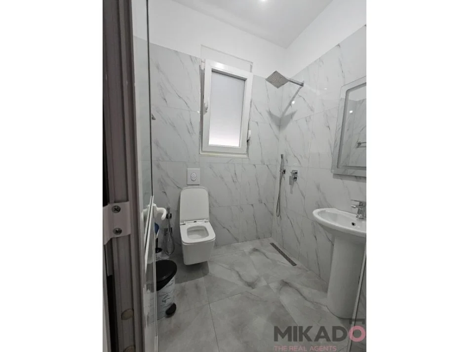 Jepet me Qira kati i 2 i Viles tek rrruga e Vilave ne Lunder!