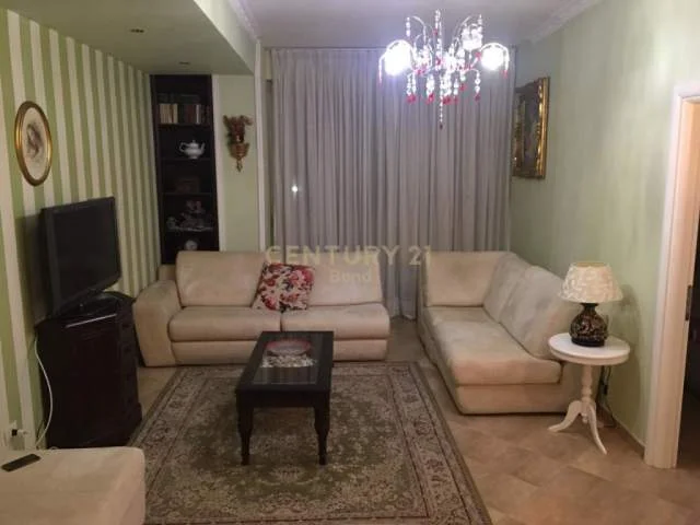 Tirane, jepet me qera apartament 2+1 Kati 2, 85 m² 450 Euro (komuna  parisit)
