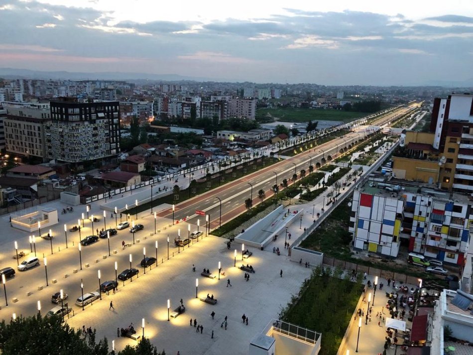 Tirane, shitet ambjent biznesi Kati 0, 60 m² 650.000 € (Bulevardi i Ri, Stacioni i Trenit, Tiranë, TT 1968)