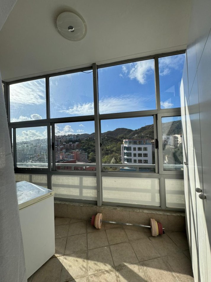 Tirane, shitet apartament 2+1+Aneks+Ballkon Kati 4, 95 m² 188.000 € (kodra e diellit)