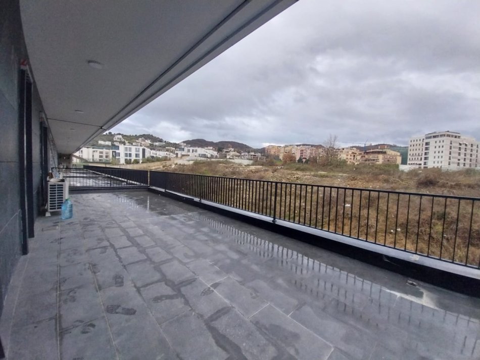 Tirane, jepet me qera apartament 2+1 Kati 1, 90 m² 1.100 € (Liqeni i Thate)