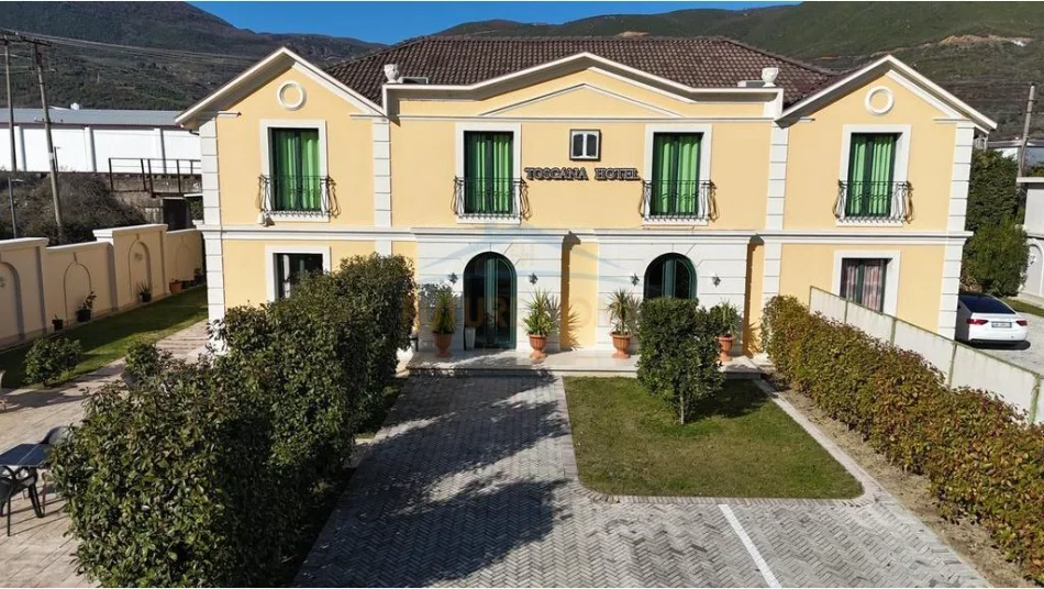 Elbasan, jepet me qera hotel Kati 1, 670 m² 2.500 € (Rruga Nacionale Labinot - Elbasan.)