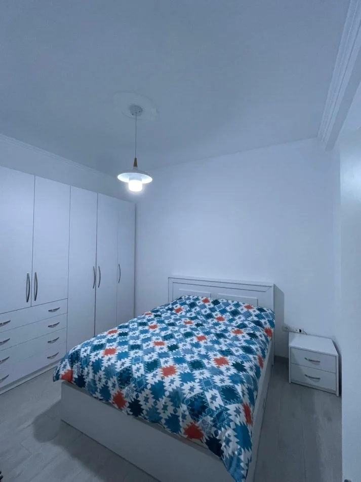 Tirane, jepet me qera apartament 1+1+Ballkon Kati 1, 60 m² 500 €