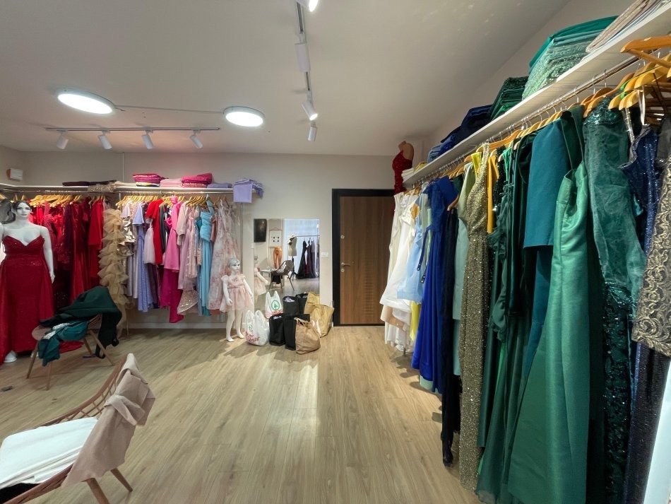 Tirane, jepet me qera ambjent biznesi Kati 1, 75 m² 450 € (Kompleksi Tom Doshi)