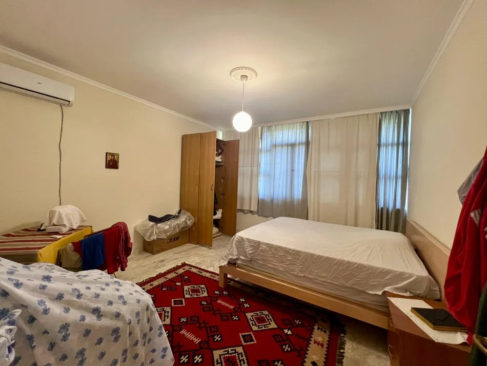 Durres, shitet shtepi 5+1+Ballkon Kati 2, 490 m² 640.000 € (Shkembi i Kavajes)