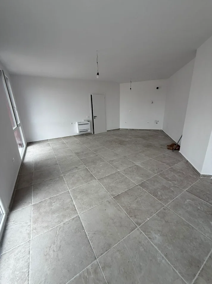 Tirane, jepet me qera apartament 2+1 Kati 1, 98 m² 700 € (Farmacia 10)