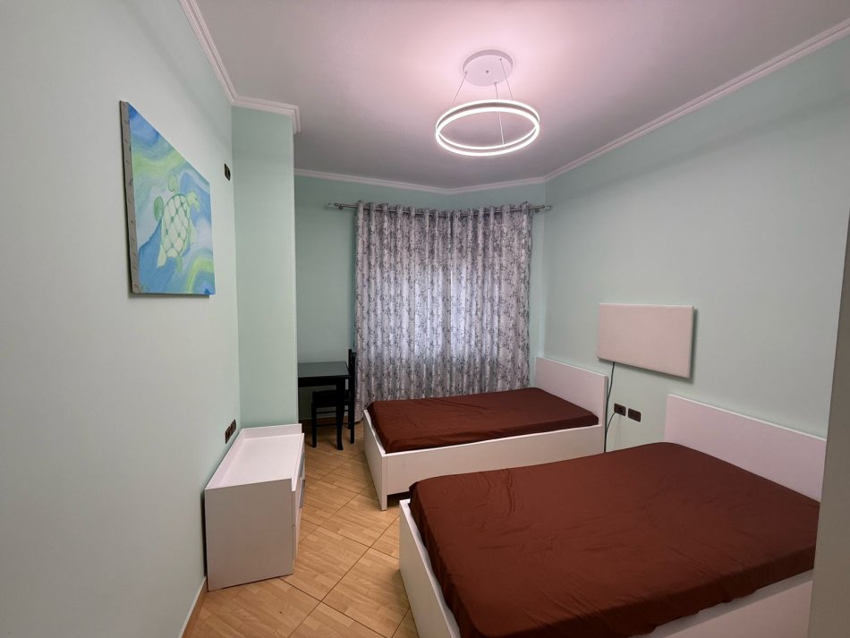 Tirane, jepet me qera apartament 2+1 Kati 2, 95 m² 600 € 