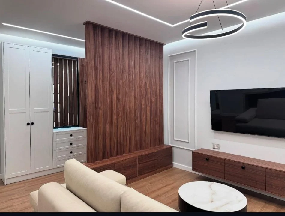 Tirane, jepet me qera apartament 2+1+Ballkon Kati 5, 77 m² 900 € (tek Selvia)