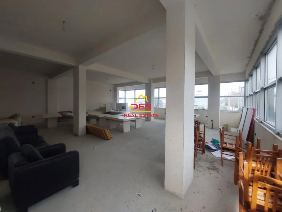 Vlore, shitet Vile , 542 m² 742.000 € (Rruga Demokracia)