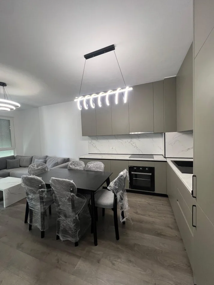 Tirane, jepet me qera apartament 2+1+Ballkon Kati 3, 100 m² 600 € 