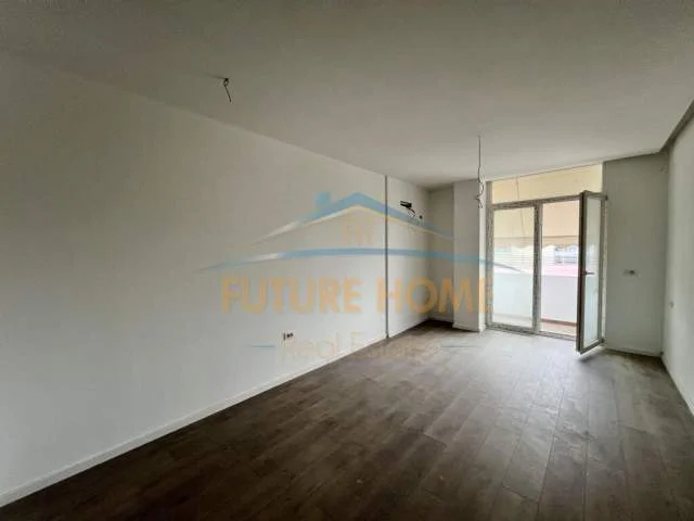 Tirane, jepet me qera apartament 1+1 Kati 8, 63 m² 84.000 Euro (Unaza e Re)