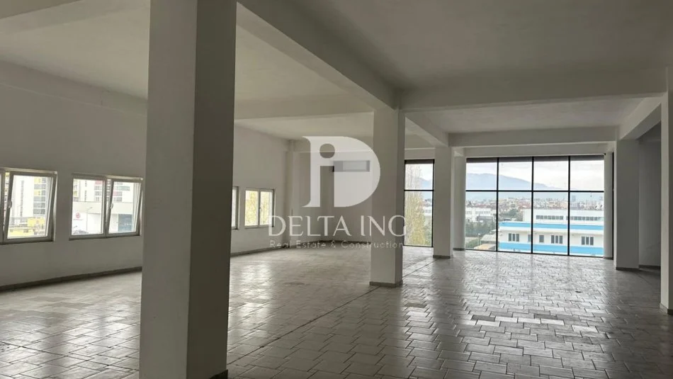 Tirane, jepet me qera ambjent biznesi Kati 2, 300 m² 900 € (Autostrada Tiranë-Durrës, Km 5)