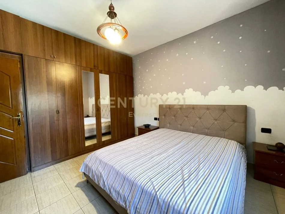 Tirane, jepet me qera apartament 1+1 Kati 4, 59 m² 500 € (ISH PARKU)