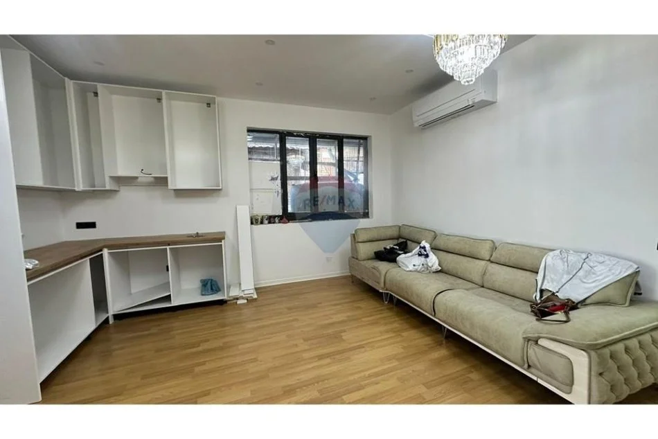 Tirane, jepet me qera apartament 1+1 , 66 m² 700 € 