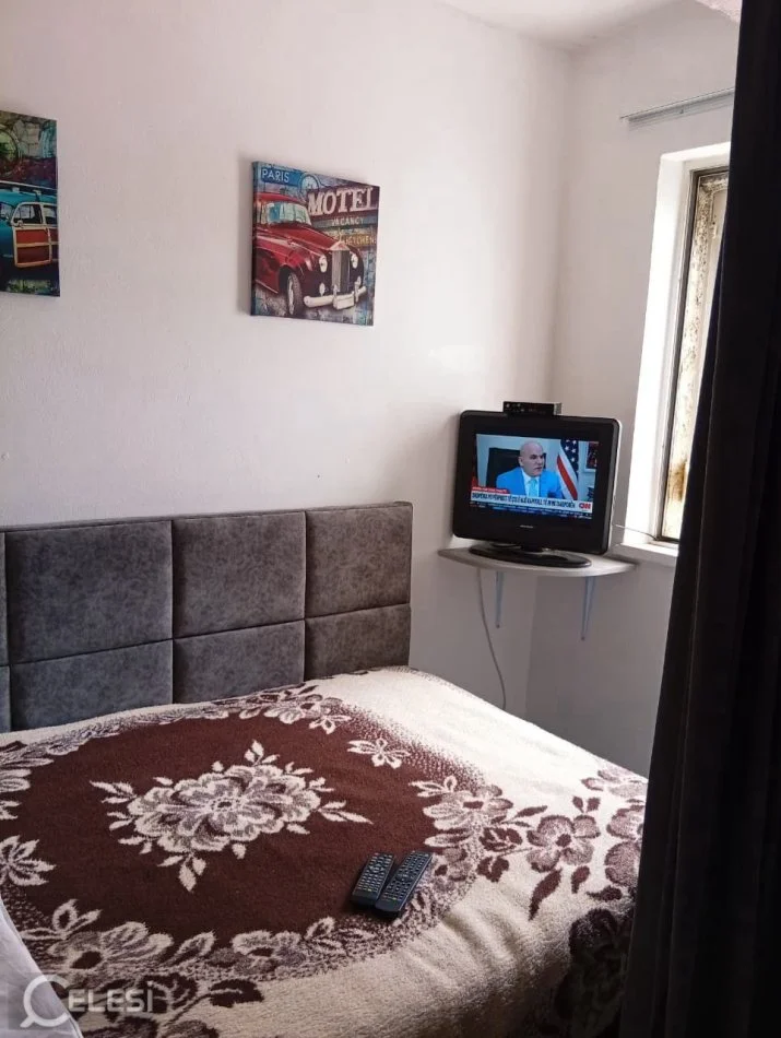 Tirane, jepet me qera apartament 1+1+Ballkon Kati 4, 43 m² 600 € (BRRYLI)