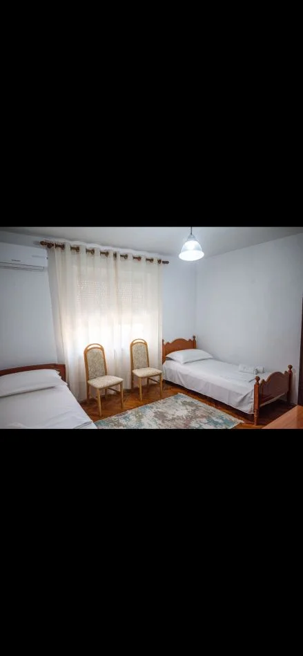 Tirane, jepet me qera apartament 3+1+Ballkon Kati 4, 80 m² 750 € (PAZARI I RI)