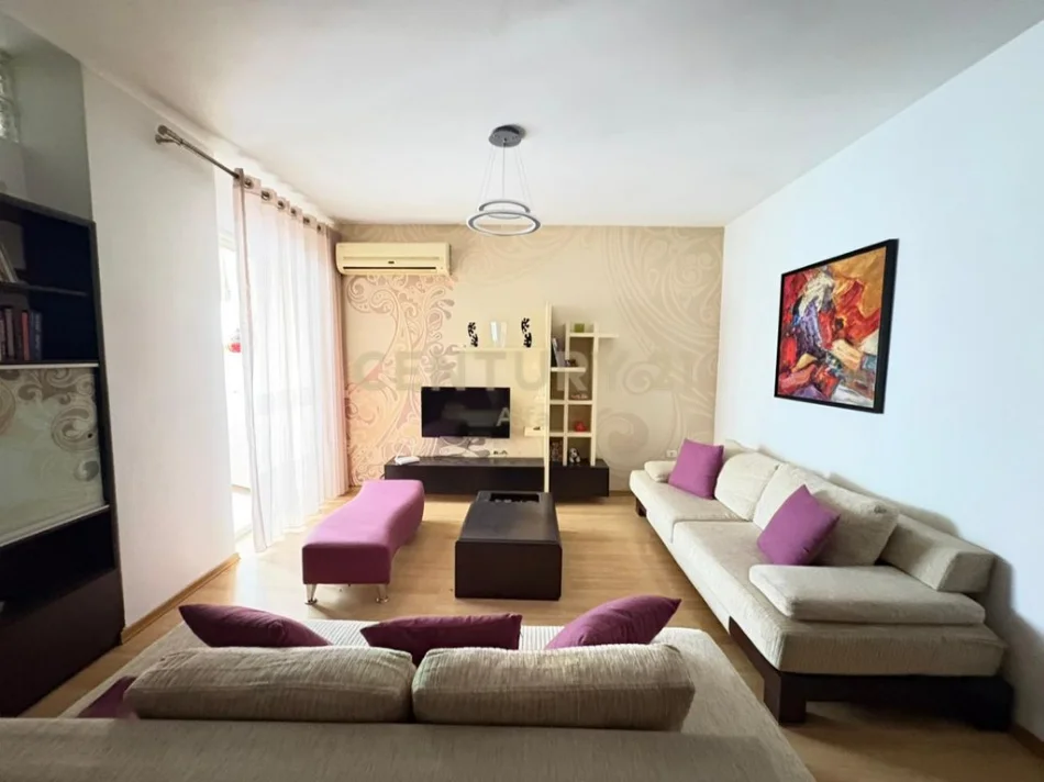 Tirane, shes apartament 2+1 Kati 5, 94 m² 206.800 € (Pazari i Ri)