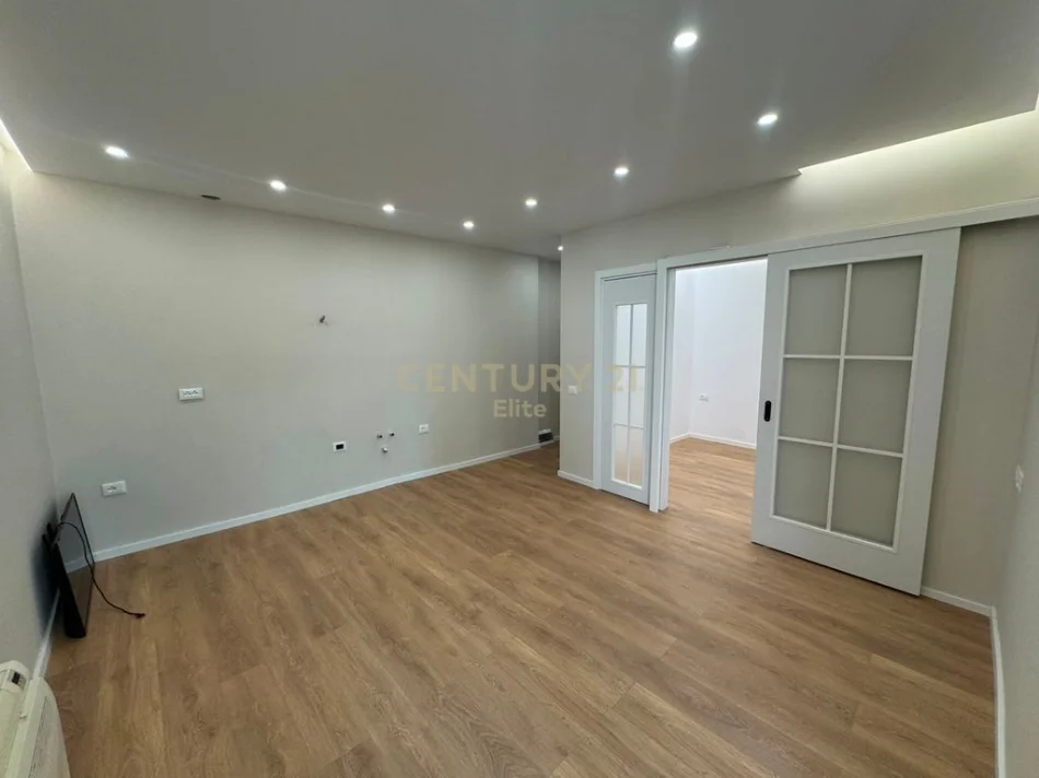 Tirane, shes apartament 1+1 Kati 3, 44 m² 138.800 € (Komuna e Parisit)