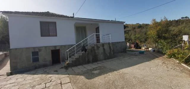 Tepelene, Memaliaj Shitet Truall 300 m² dhe Ndertese 88 m², Cmimi Fillestar 670.320 Leke