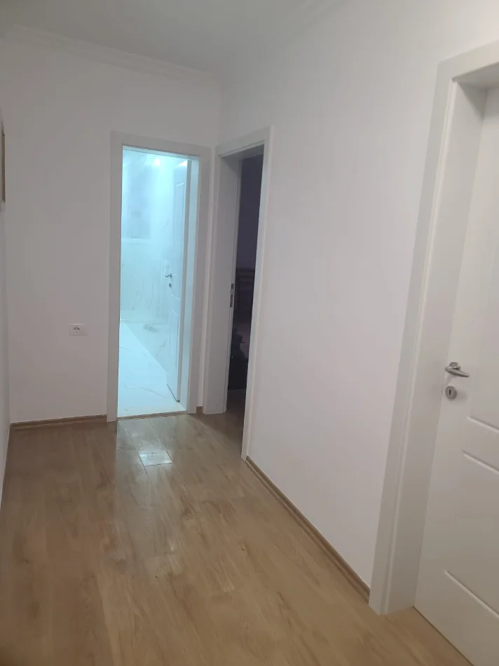 Tirane, jepet me qera ambjent biznesi Kati 2, 90 m² 1.200 € (Pranë Ushtarit të Panjohur)
